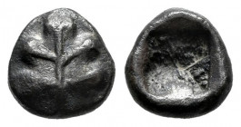 Islands of Caria. Rhodes. Trihemiobol. 500-460 BC. Kamiros. (SNG Keckman 320-1). (Sng Cop-714-5). Anv.: Fig leaf. Rev.: Square incuse punch. Ag. 0,68 ...