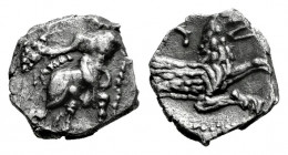 Lykaonia. Laranda. Obol. 324/3 BC. (Sng Levante-223 Cilicia). (Sng Bnf-443 Cilicia). (Sng Ashmolean-1923 Cilicia). Anv.: Baaltars seated to left, tors...