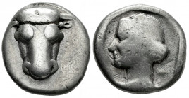 Phokis. Hemidrachm. 457-446 BC. (Williams-242a). Anv.: Facing head of bull. Rev.: Head of Artemis to left. Ag. 2,80 g. Scarce. Almost VF/Almost F. Est...