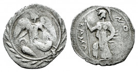 Sicily. Kamarina. Litra. 461-435 BC. (Sng Ans-1112/6). (Hgc-2, 536). (Sng Ashmolean-1695). Anv.: Nike flying to left; below, swan to left; all within ...