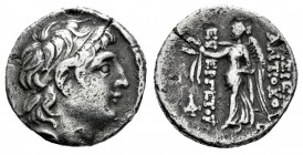 Seleukid Kingdom. Antiochos VII Euergetes. Drachm. 138-209 BC. Antioch. (SC-2062.2d). Anv.: Diademed head right. Rev.: ΒΑΣΙΛΕΩΣ ΑΝΤΙΟΧΟΥ EYEPΓETOY, Ni...