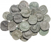 Lote de 27 sestercios (Antonino pío a Galieno), incluye 4 bronces del Bajo Imperio. Total 31 monedas. A examinar. BC/MBC.