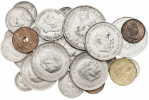 Lote de 23 monedas. Incluye 50 céntimos (seis), 1 (cinco), 2 y 5 pesetas del Centenario y 100 pesetas de Franco. A examinar. BC/S/C-.