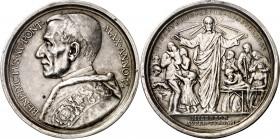 Vaticano. (1919). Benedicto XV. Grabador: G. Romagnoli. Golpecitos. Plata. 35,43 g. Ø45 mm. MBC.