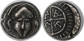 Griechische Münzen, THRACIA. Diobol (1.17 g) 4. Jh. v. Chr, Vs.: Korinthi­scher Helm von vorne. Rs.: M-E-T-A, zwischen den vier Speichen eines Rades. ...