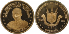 Weltmünzen und Medaillen, Burundi. Präsident Michel Micombero. 100 Francs 1967, Gold. KM 15. PCGS PR66 DCAM
