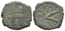 JUSTIN II, with SOPHIA (565-578). Half Follis. 

Weight: 5 gr
Diameter: 19,8 mm