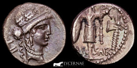 Julius Caesar Silver Denarius 4,06 g. 18 mm. Military mint 48-47 BC Good very fine