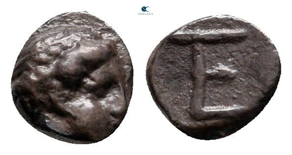 Ionia. Kolophon circa 450-410 BC. 
Tetartemorion AR

7 mm, 0,29 g

Laureate...