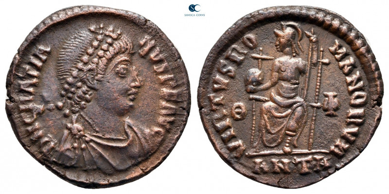 Gratian AD 367-383. Antioch
Follis Æ

19 mm, 2,33 g

D N GRATIA-NVS P F AVG...