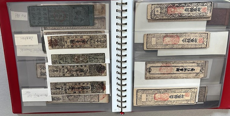 145 Stücke aus alter Sammlung. Beilagen vom Briefverkehr aus 1952 zw. Osama Taka...