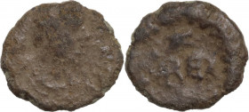 Ostrogothic Italy, Baduila (541-552). AE Nummus (or 2 1/2 Nummi). Pseudo-Imperial Coinage. In the name of Anastasius, 541-552. Ticinum mint. Obv. Pear...