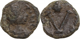Justin II (565-578). AE Pentanummium, Ravenna mint (?). Obv. Diademed, draped and cuirassed bust right. Rev. Large V; above, star; all within wreath. ...