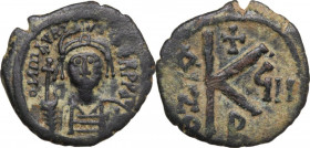Maurice Tiberius (582-602). AE Half Follis. Constantinople mint, 2nd officina. Dated RY 8 (589/590). Obv. ∂И mAVR TIЬЄR P P A. Helmeted and cuirassed ...