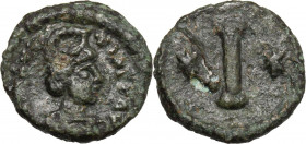 Maurice Tiberius (582-602). AE Decanummium, Ravenna mint. Obv. Helmeted, draped and cuirassed bust right. Rev. Large I between two stars. D.O. 293; Se...