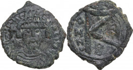 Heraclius (610-641). AE Half Follis, Nicomedia mint, dated RY 2 (611-612). Obv. Helmeted, draped and cuirassed bust facing. Rev. Large K (mark of valu...