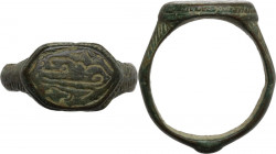 Bronze ring. Islamic. Inner diameter: 19 mm.