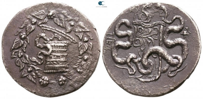 Mysia. Pergamon circa 166-67 BC. 
Cistophoric Tetradrachm AR

28mm., 12,55g....