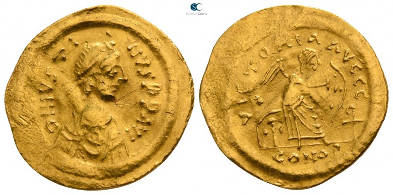 Justin II AD 565-578. Constantinople
Semissis AV

17mm., 2,16g.

D N IVSTIN...