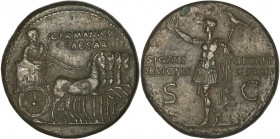 CALIGULA en l'honneur de GERMANICUS
Dupondius : Germanicus debout à droite dans un quadrige - Germanicus debout à gauche levant le bras droit
 - TTB...