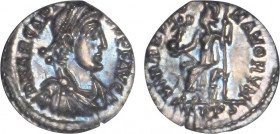ARCADIUS (383-408)
Silique : Rome assise, portant une Victoire sur un globe & une haste
TR PS - SPL 60 (SUP+)
Assez Rare ! - léger éclat de flan
...