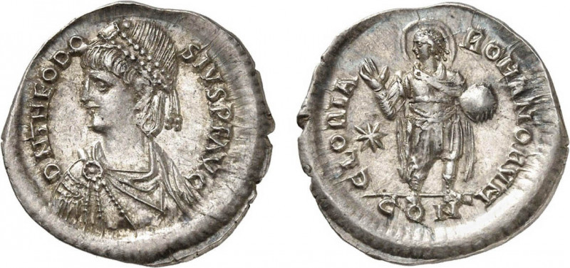 THÉODOSE II (402-450)
Miliarense léger : L'Empereur nimbé debout de face, levan...