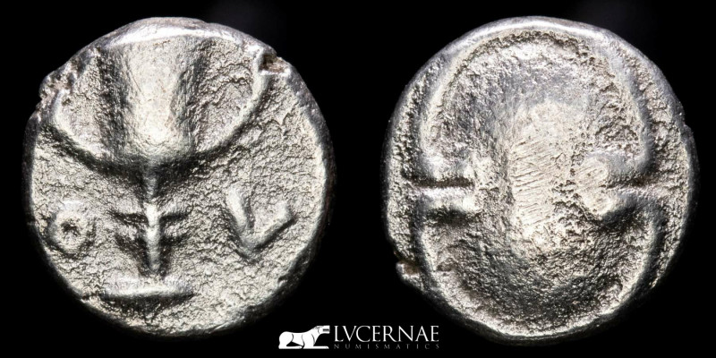 Ancient Greek - Thebes, Boeotia.

Silver obol. ca. 395-340 BC. (0.84 g. 9 mm.)

...