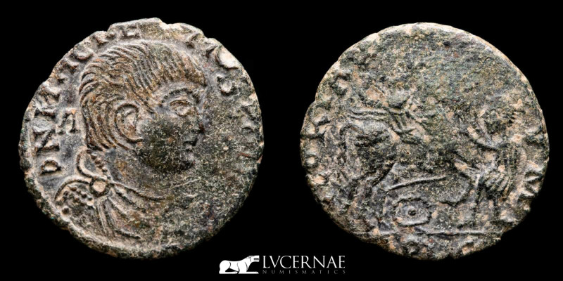 Magnentius AE19. Lugdunum PLG. GLORIA ROMANORVM. Top barbarous!!

3,08 g. 19 mm
