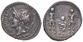Guerre sociali - C. Papius Mutilius - Denario (zecca intinerante, circa 90 a.C.) Testa di Roma a s. - R/ Due soldati stanti e tra loro un giovane con ...
