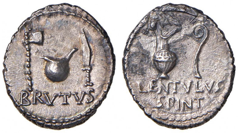 Cassio - Denario (zecca itinerante, 43-42 a.C.) Strumenti sacrificali - R/ Strum...