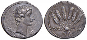 Augusto (27 a.C.-14 d.C.) Cistoforo (Efeso) Testa a d. - R/ Spighe di grano - RIC 481 AG (g 11,99)
BB+