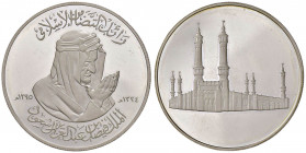 ARABIA Khalid Bin Abd Al- Aziz (1975-1982) Medaglia 1975 per onorare la morte del re Faisal bin Abdal Aziz - AG (g 60,00 - Ø 50 mm)
FS