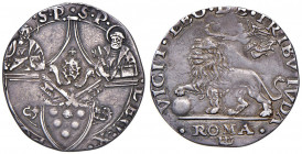 Leone X (1513-1521) Giulio - Munt.29 AG (g 3,20) RRRR Leggermente tosato. Moneta estremamente rara con al dritto entrambi i santi rivolti a sinistra. ...
