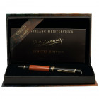 MONTBLANC Penna stilografica - 28602 Meisterstück HEMINGWAY (1992). Corpo della penna in pregiata resina rosso corallo. Cappuccio nero e finiture dora...
