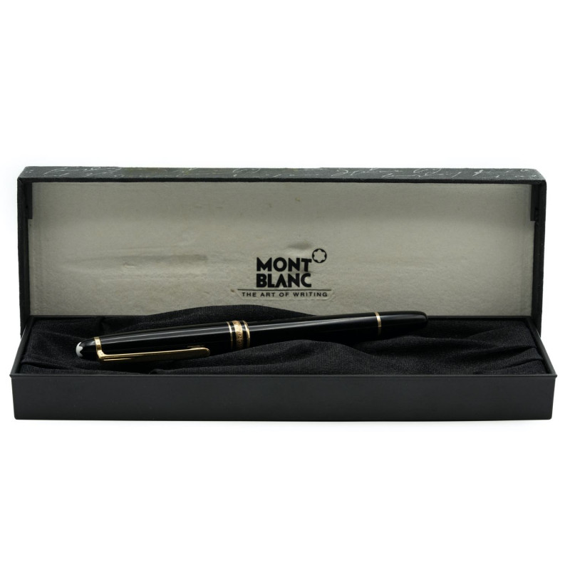 MONTBLANC Penna stilografica - Serie MEISTERSTÜCK. Corpo in pregiata resina nera...