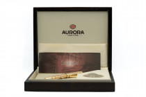 AURORA Penna stilografica - LEONARDO DA VINCI. Edizione limitata 0594/1919. Corpo e cappuccio dorati con incisioni in lacca. Fermaglio con esclusivo m...