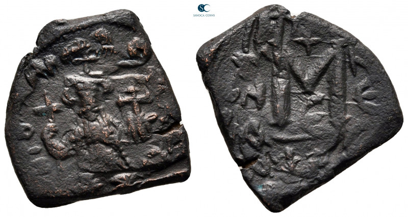 Constans II AD 641-668. Constantinople
Follis or 40 Nummi Æ

24 mm, 4,98 g
...