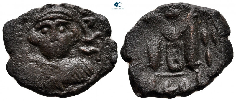 Constans II AD 641-668. Constantinople
Follis or 40 Nummi Æ

25 mm, 4,78 g
...