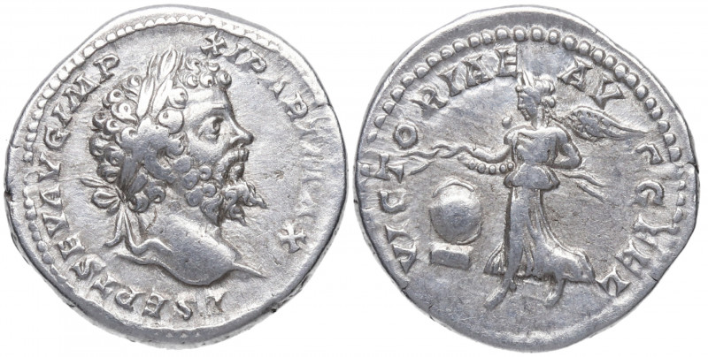 199 d.C. Septimio Severo. Roma. Denario. DS 4123 l. Ag. 3,95 g. VICTORIAE AVGG F...