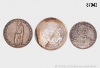Konv. 3 Silbermedaillen, dabei 2 x mit Porträt Bismarcks (1898, gepunzt 990 und 1971, gepunzt 1000) und Medaille 1935 auf die Saar-Abstimmung, geprägt...
