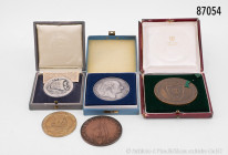 Konv. 5 Medaillen, teilweise in OVP, OVP teilweise etwas beschädigt, dabei Medaille des Innenministeriums des Landes Schleswig-Holstein für Verdienste...