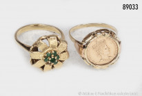 Konv. 2 Ringe, davon 1 x mit einer gefassten Medaille mit dem Porträt Königin Elisabeths II., Ringgröße 55, dazu schön gearbeiteter Ring in Form einer...