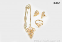 Konv. 1 Paar Ohrstecker, 1 Ring und 1 Anhänger in Traubenform, 585er Gelbgold, dazu eine Kette, 333er Gold, L ca. 40 cm, Gesamtgewicht 8,99 g, guter Z...