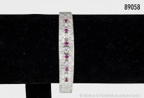 Wunderschönes Armband, 750er Weißgold, mit 5 Brillanten, zusammen 0,6 Karat und 6 Rubinen, mit Sicherheitsverschluss, L ca. 18 cm, 35,7 g, sehr guter ...