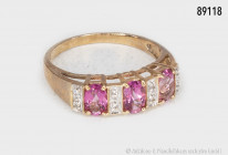 Ring, 375er Gelbgold, mit 3 Rosé-Steinen und 8 Punktdiamanten, sehr guter Zustand, vermutlich England 1930er Jahre, Größe 61, 3,6 g