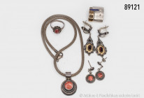 Konv. Silberschmuck, bestehend aus Set mit Kette (L ca. 40 cm), Ring (Größe 53) und dazu passendem Paar Ohrringen, Mexiko, 925 Sterlingsilber, bei ein...