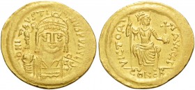 Justin II, 565-578. Solidus (Gold, 20 mm, 4.44 g, 6 h), Constantinople, 3rd officina. D N I-VSTI-NVS P P AVG Helmeted and cuirassed bust of Justin II ...