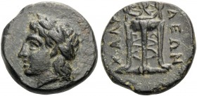 MACEDON, Chalkidian League. Circa 432-348 BC. Dichalkon (Bronze, 12 mm, 2.20 g, 8 h). Laureate head of Apollo to left. Rev. XAΛKIΔEΩN around tripod. H...
