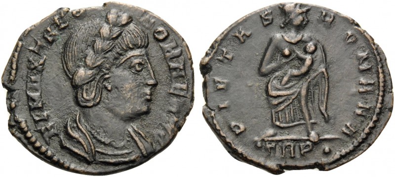 Theodora, died before 337. Follis (Bronze, 17 mm, 1.62 g, 6 h), Treveri (Trier),...