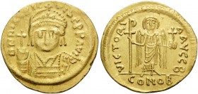 Maurice Tiberius, 582-602. Solidus (Gold, 22 mm, 4.51 g, 6 h), Constantinople, 2nd officina, 582-583/4. DN MAVRIC TIBE P P AVG Draped and cuirassed bu...